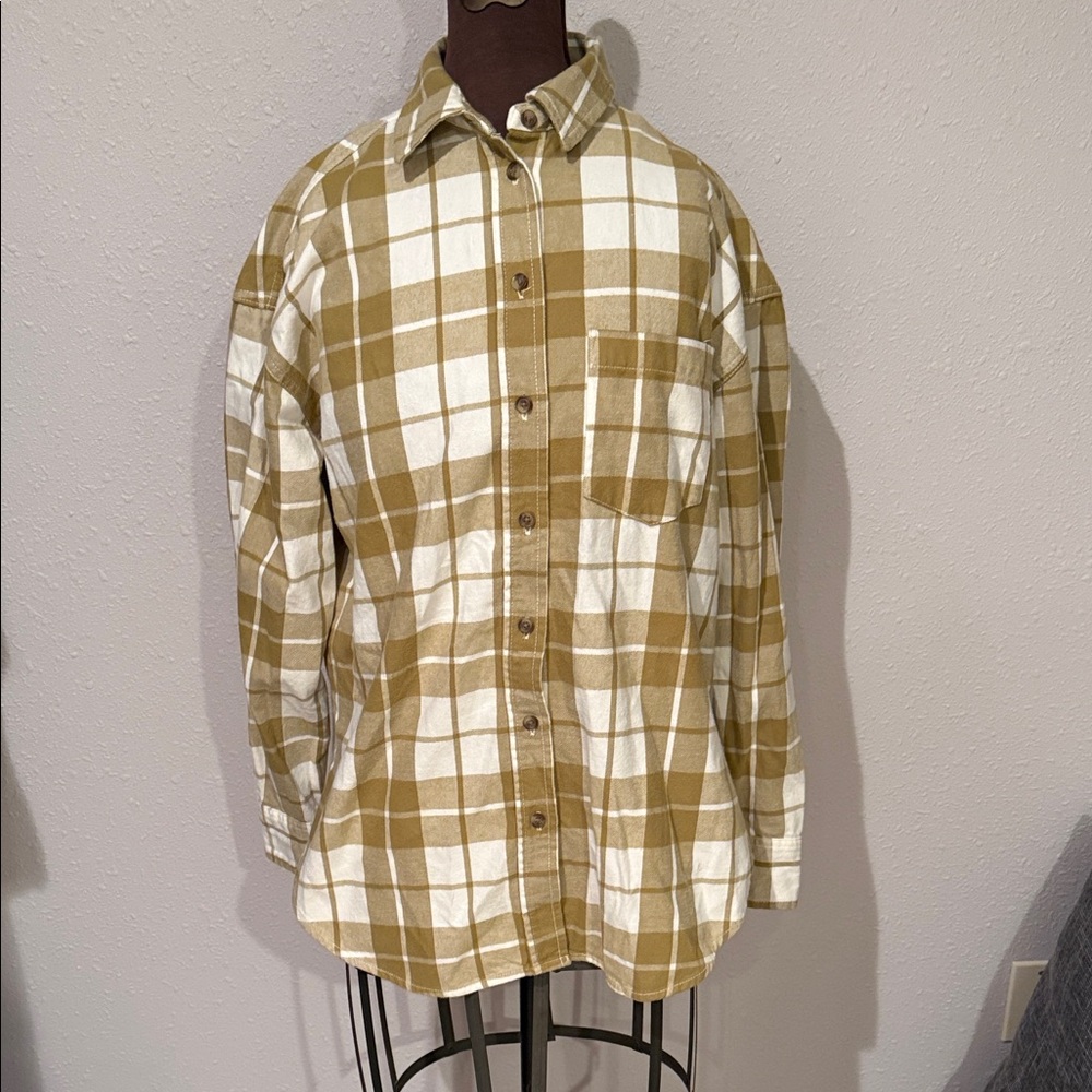 Universal Thread flannel. Excellent condition.